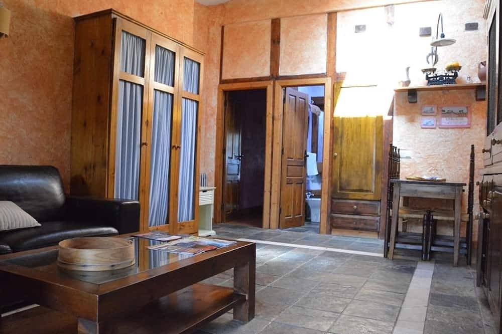 Apartamento entero, Apartamento 1 dormitorio - 4 personas: Con encanto y vistas bonitas al jardín. in Olmedo (Spain), Provincia de Valladolid