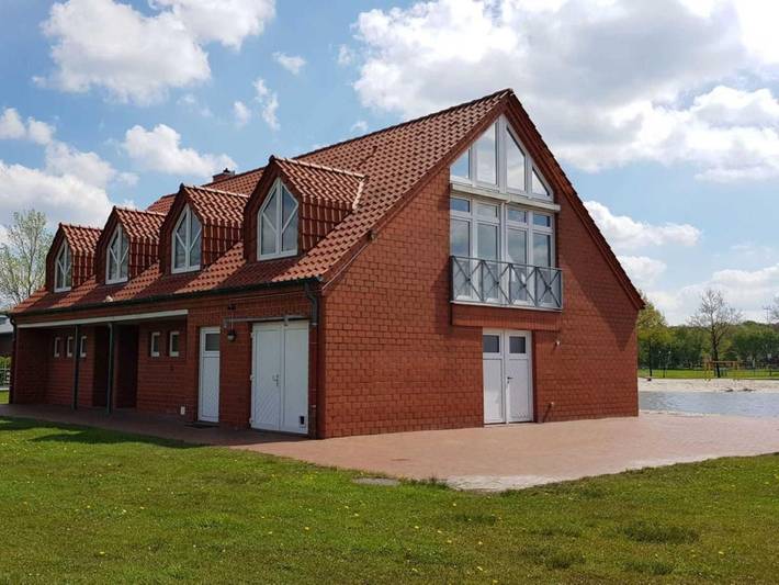 Ferienwohnung für 6 Personen, mit Terrasse und Seeblick in Ihlow