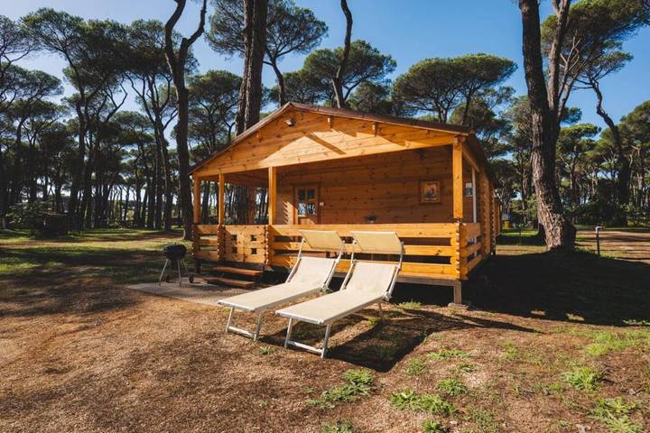 Campeggio per 5 persone, con panorama e piscina nonché giardino, con animali domestici nel Lazio