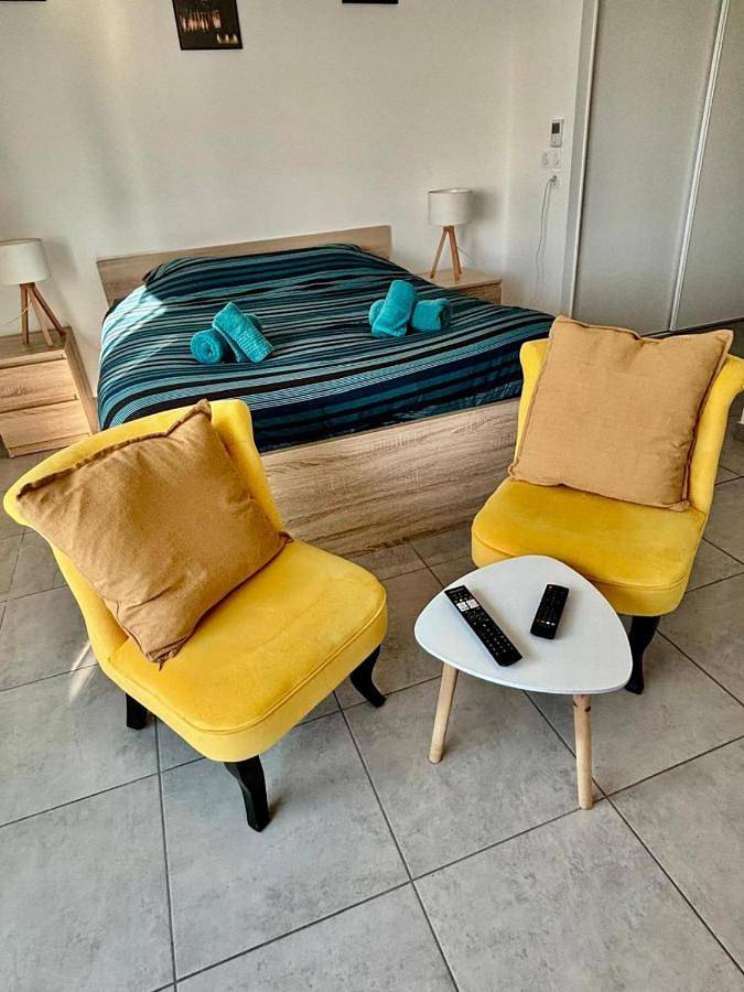 Appartement entier, Studio neuf, Métro, Résidence protégée in Vénissieux, Lyon et ses environs