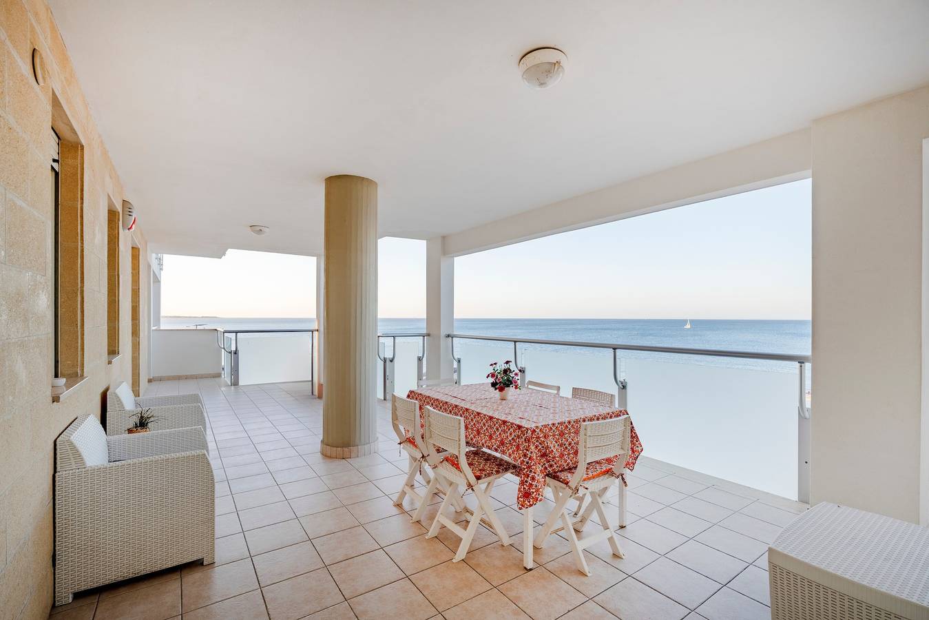 Ganze Wohnung, Apartment 'Rosato 60-Terrasse am Meer' mit Meerblick, Wlan und Klimaanlage in Bari, Bari Provinz