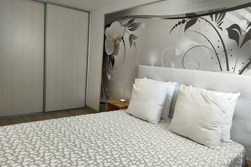 Apartamento entero, Gîte Rosier n ° 1805Bis du Haut-Jura con spa y sauna, ubicado en el nivel del jardín in Foncine-le-Haut, Parc naturel régional du Haut-Jura