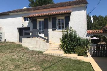 Gîte pour 4 personnes, avec jardin et terrasse à Agonac