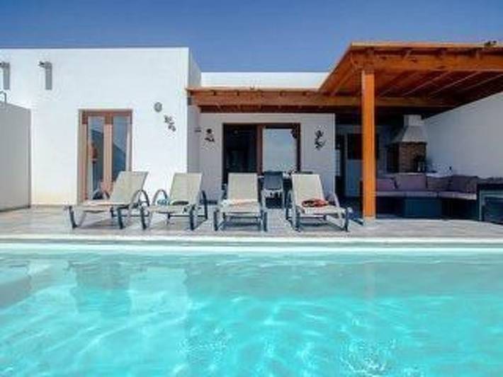 Bungalow für 4 Personen, mit Garten und Pool in Playa Blanca
