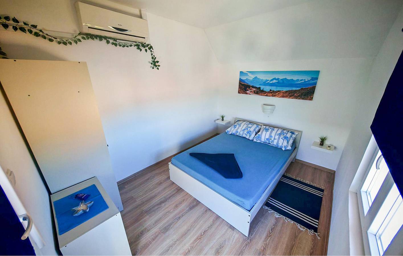 Ganze Ferienwohnung, Apartment mit Meerblick, WLAN, Küche, Terrasse und Parkplatz – 2,5 km vom Strand entfernt in Tkon, Pasman