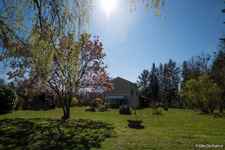 Gîte pour 8 personnes, avec vue sur le lac ainsi que jardin et terrasse