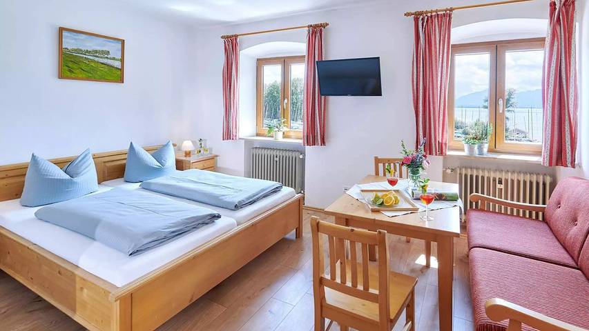 Bauernhof für 2 Personen, mit Sauna und Seeblick sowie Garten und Terrasse, kinderfreundlich in Chieming