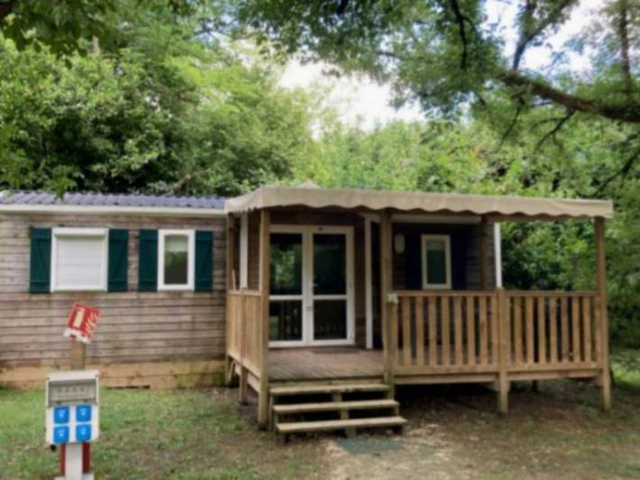 Gîte pour 6 personnes, avec terrasse et piscine, animaux acceptés à Saint-Vincent-de-Lamontjoie
