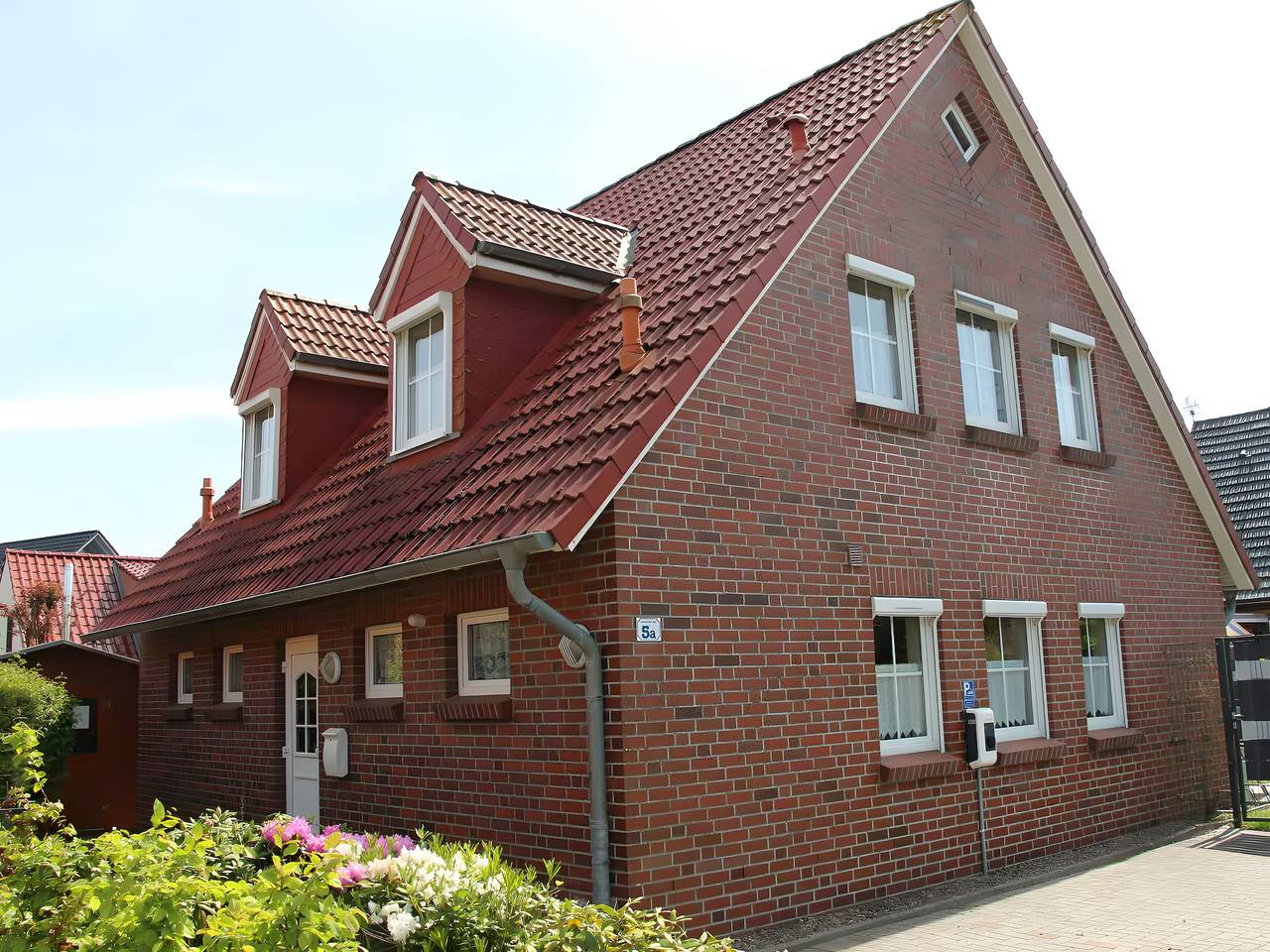 Ferienhaus Wattlöper Rechts mit Terrasse, Wlan, Wallbox und Strandkorb am Strand in Carolinensiel-Harlesiel, Wittmund