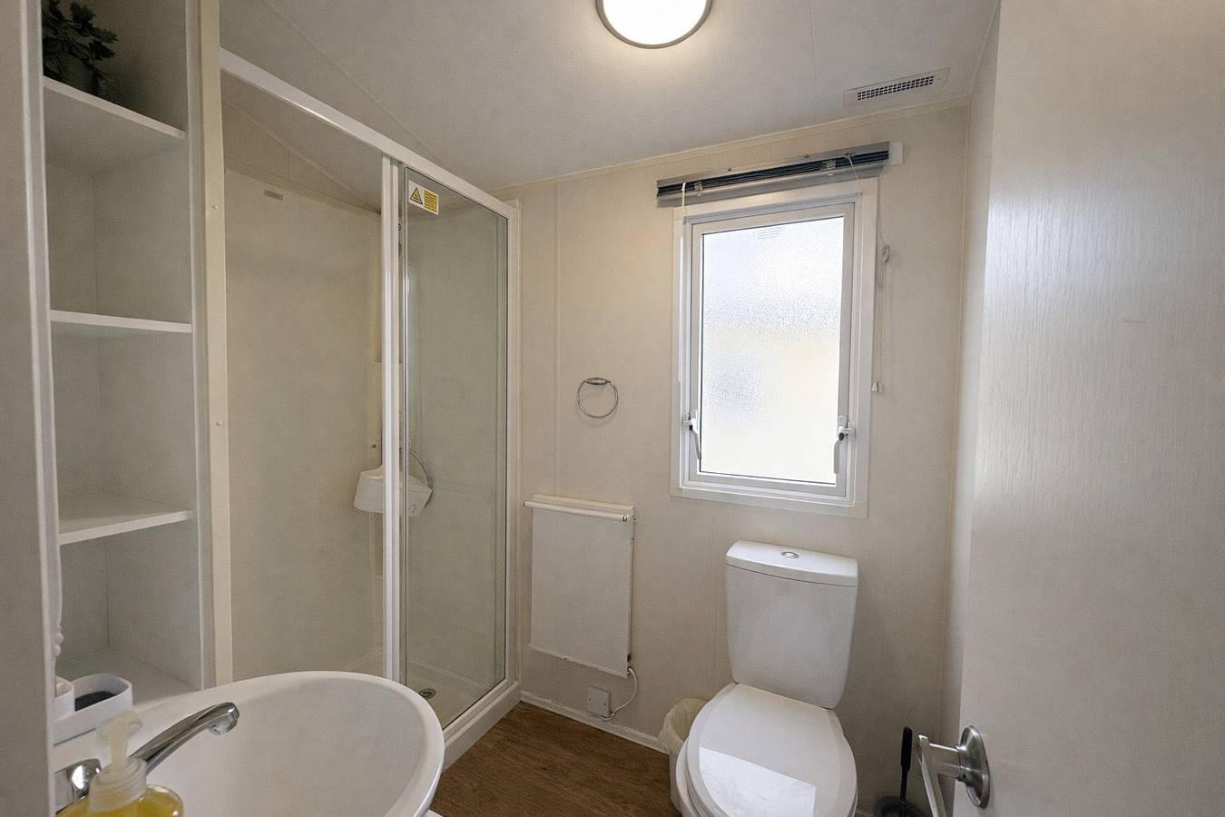 Prime lakeside caravan at Haven Golden Sands in Mablethorpe, Lincolnshire