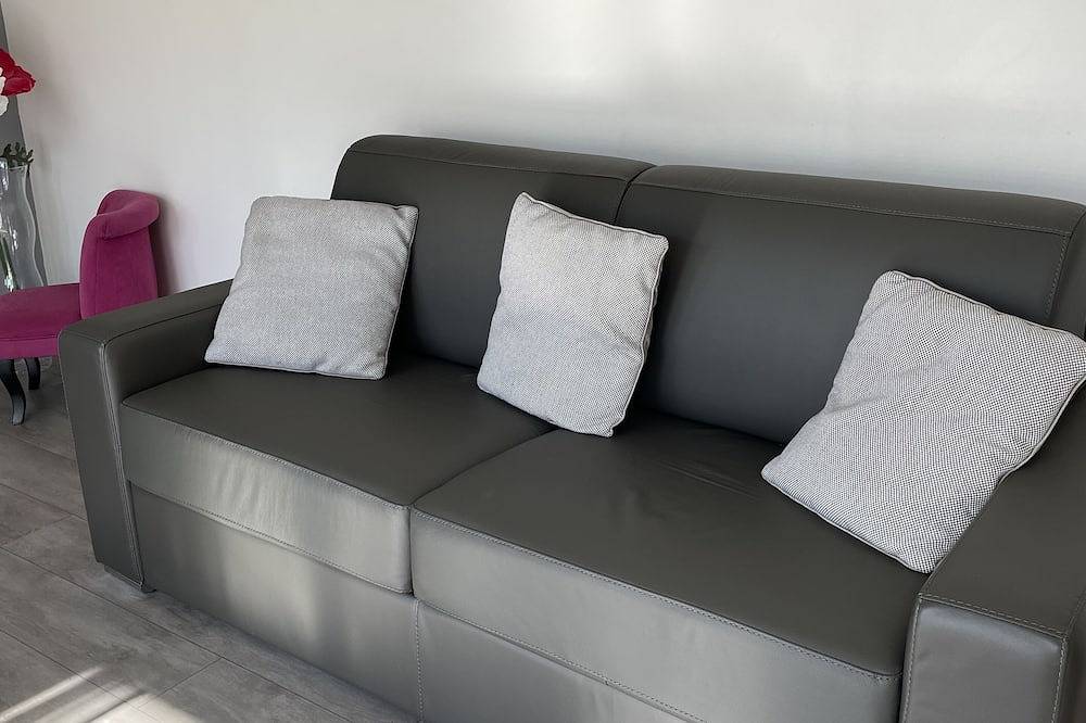 Entire apartment, Big Studio with terrace - Disneyland in Montévrain, Seine-et-Marne