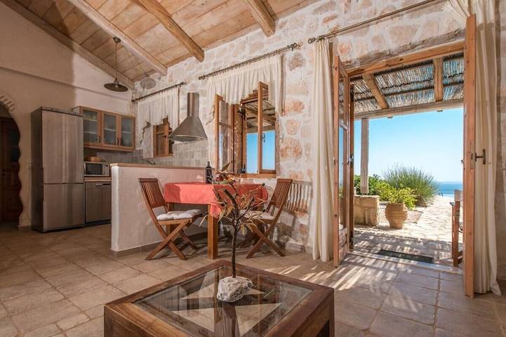 Διαμερίσματα διακοπών για 6 άτομα, με μπανιέρα υδρομασάζ και μπαλκόνι στον Άγιο Νικόλαο Ζακύνθου