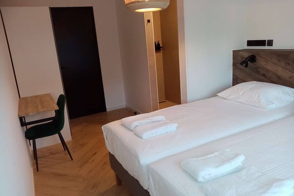 Groot vakantiehuis met zwembad, 5 minuten van het strand in Groede, Zeeuwse Kust