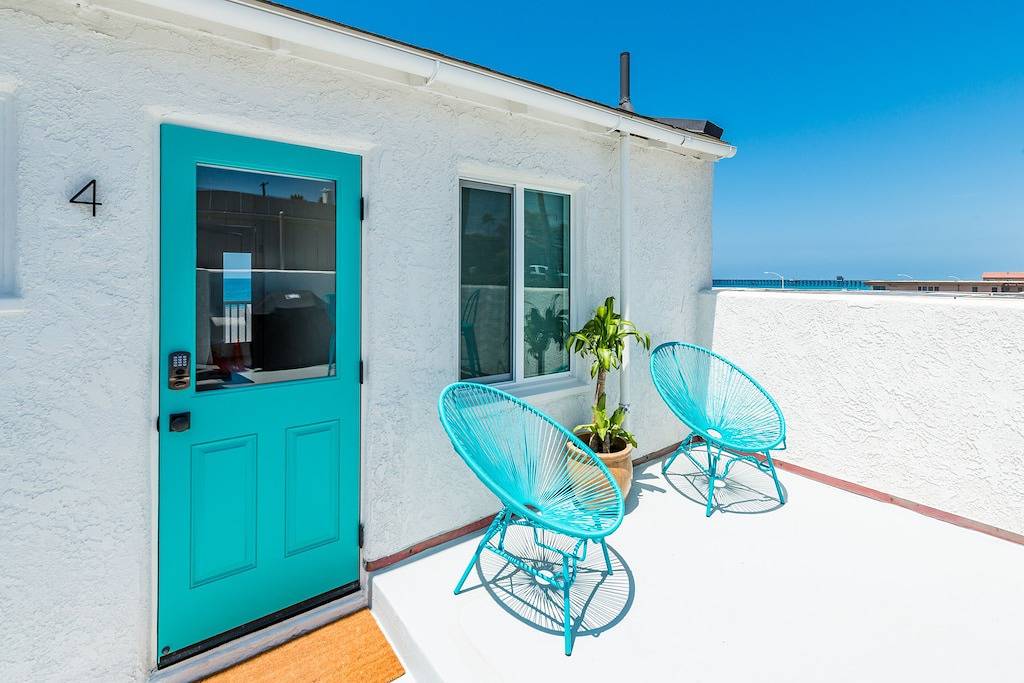Ganze Wohnung, Genießen Sie den Meerblick aus der Vogelperspektive von Pacific Villas Unit Four in Oceanside, San Diego County