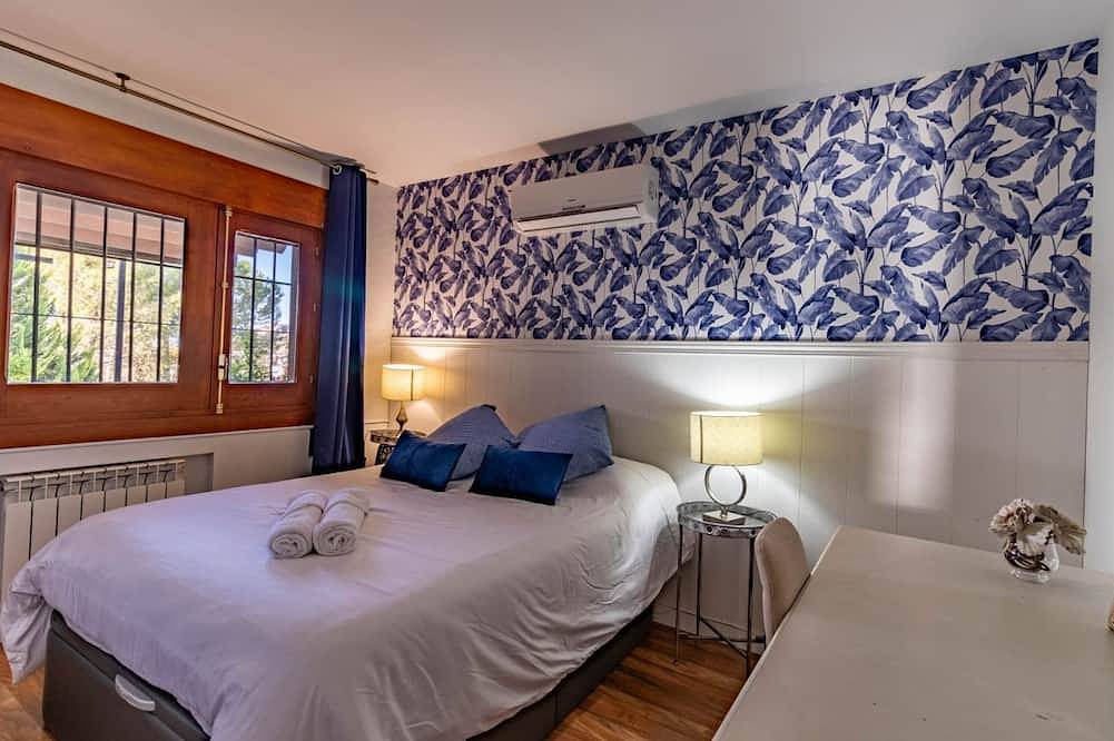 Luxury Villa! Pool, Garden, and Jacuzzi. Granada in Albolote, Granada Province