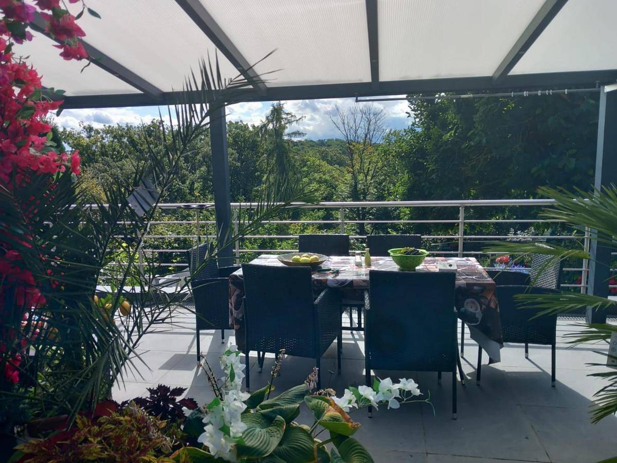 Ganze Ferienwohnung, Cozy room with a beautiful garden view in Baunatal, Hessisches Bergland