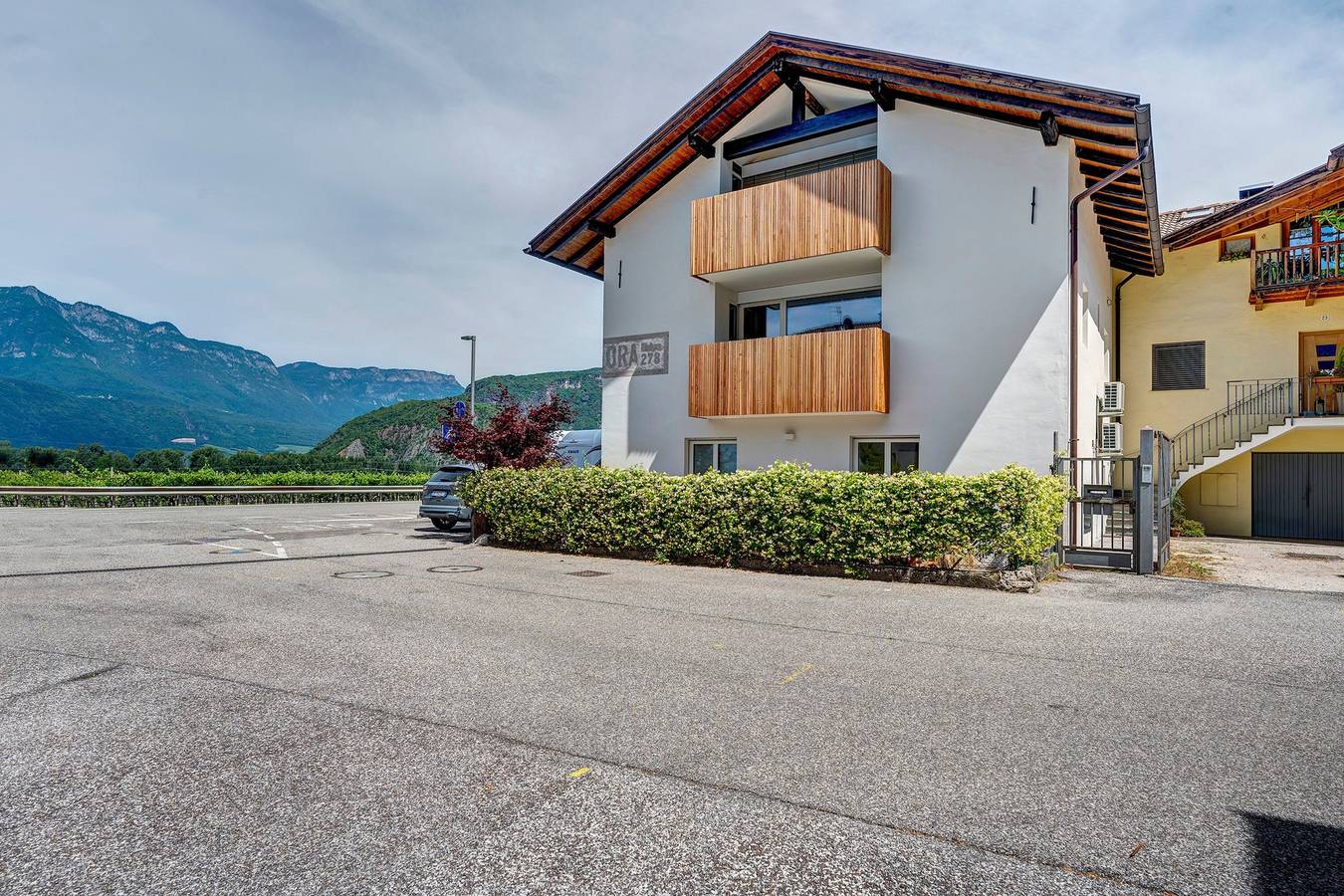 Ganze Wohnung, Barrierefreie Ferienwohnung '3' mit Garten, Wlan und Klimaanlage in Auer, Südtirol