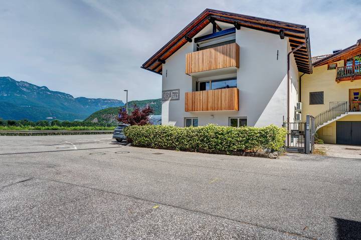 Ganze Wohnung, Barrierefreie Ferienwohnung '3' mit Garten, Wlan und Klimaanlage in Auer, Südtirol