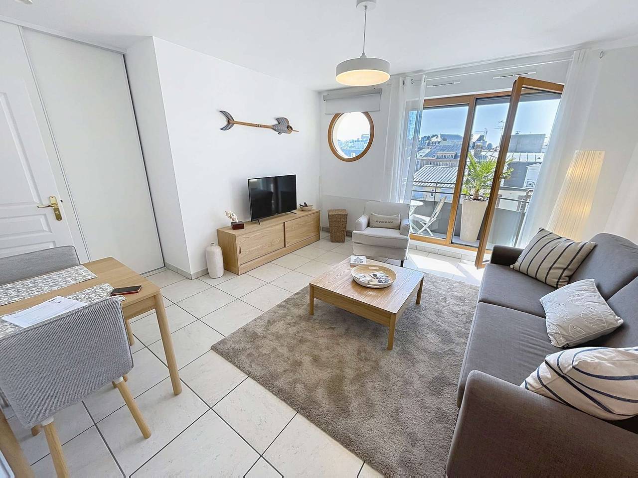 Studio entier, Studio cosy, parking sécurisé - 2 pers. (50 m de la plage) in Granville, Côte de la Déroute