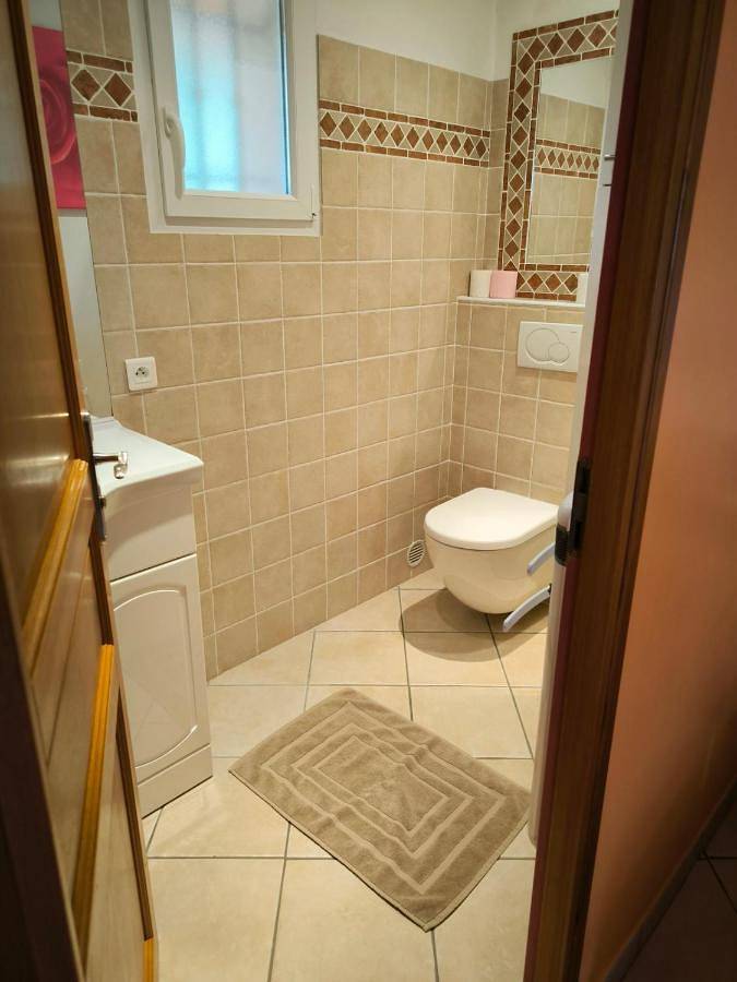 Appartement entier, One-Bedroom Apartment in Saint-Vallier-de-Thiey, Région de Cannes