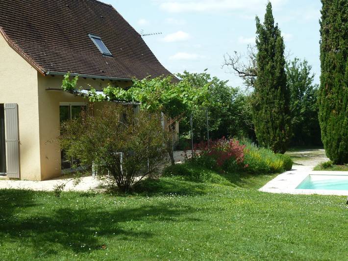 Gîte pour 7 personnes, avec terrasse ainsi que jardin et piscine, animaux acceptés à Loubressac - 4