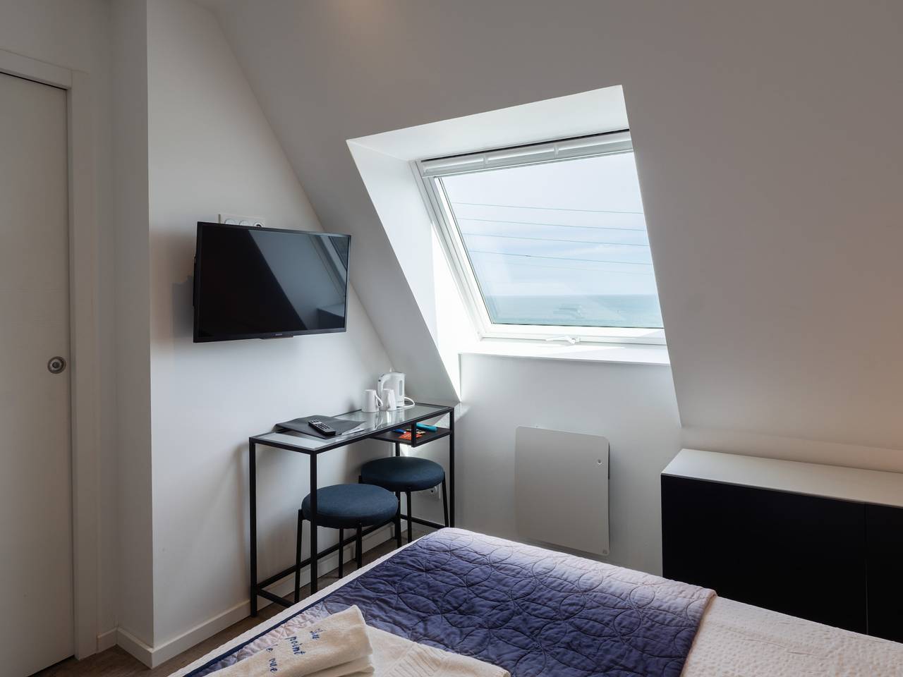 Chambres D'hotes Au Point De Vue « Chambre Ile Bono » avec vue sur mer et Wi-Fi in Perros-Guirec, Côte de Granit Rose