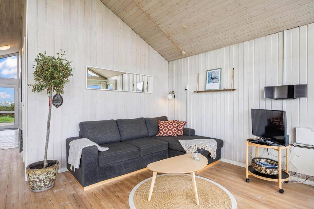 Schönes Ferienhaus mit Blick auf den Ringkøbing Fjord in Skodbjerge, Hvide Sande