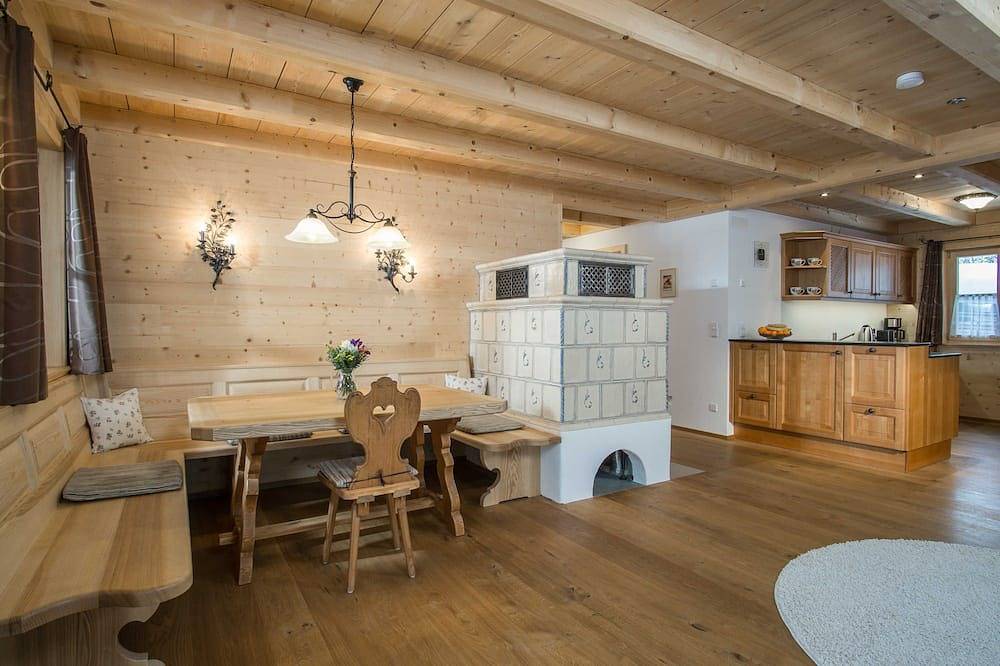 Entire apartment, Apartment 2 - Ground floor - Apartment Tegernsee, Family Schneider, Kreuth in Kreuth, Bavarian Alps