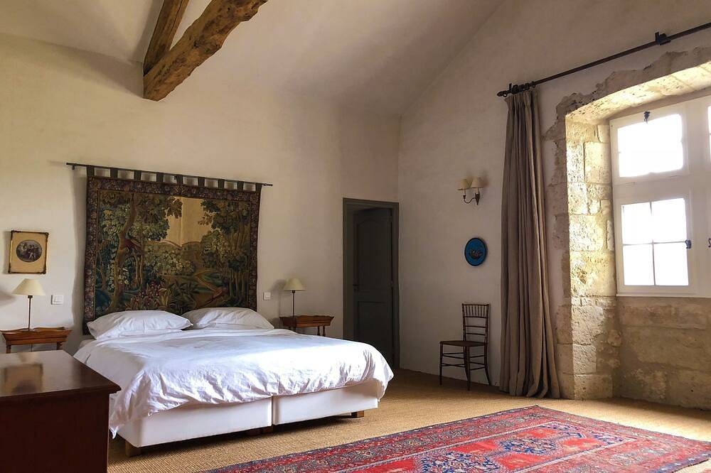 Isolé, nouvellement restauré 14c de luxe colline ferme située sur 10 hectares in Condom, Gers