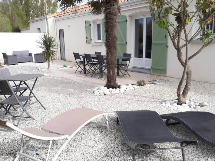 Gîte pour 6 personnes, avec terrasse et jardin