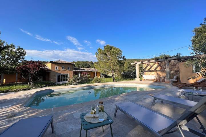 Villa pour 12 personnes, avec terrasse et jardin à Draguignan