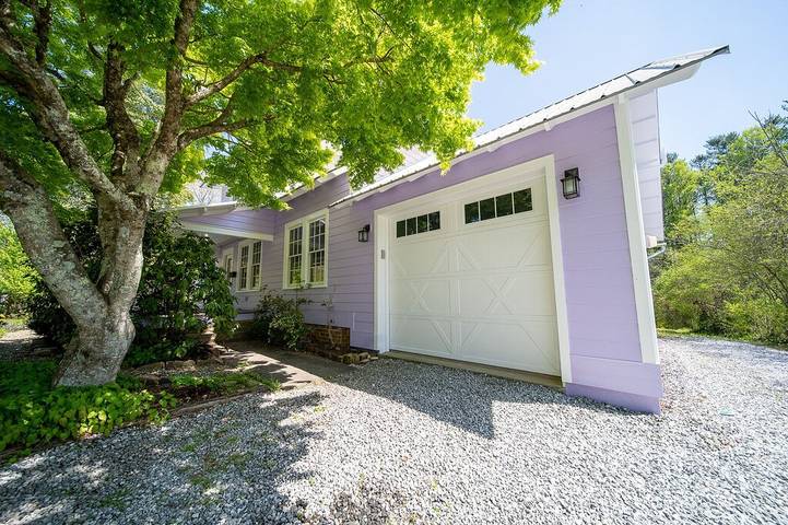 Vacation rental for 7 people, with pool and yard, with pets in Brevard