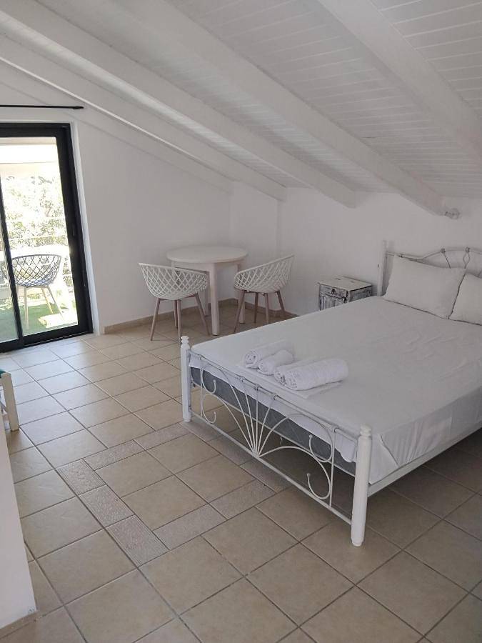 Gîte pour 2 personnes, avec jardin et terrasse dans Soúgia - 3