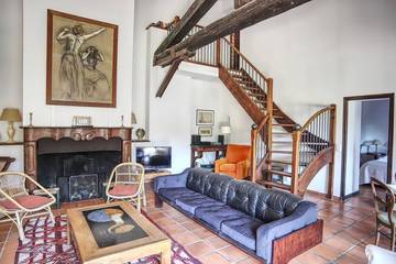 Gîte pour 20 personnes, avec jacuzzi et jardin ainsi que piscine et terrasse à Alénya