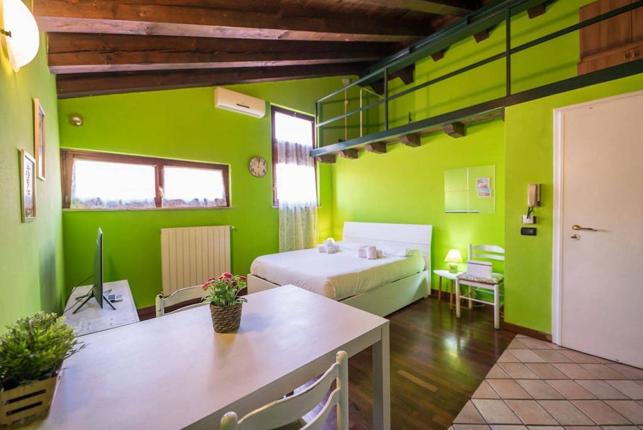 Apartamento entero, Apartamento de vacaciones para 2 personas in Desenzano del Garda, Montañas Garda
