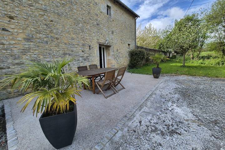 Location de vacances pour 9 personnes, avec jardin à Asnières-en-Bessin