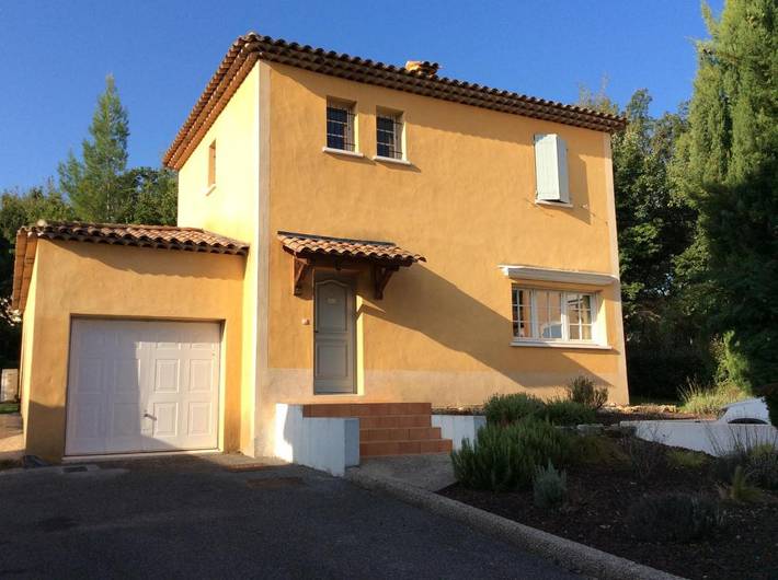 Location de vacances pour 8 personnes, avec piscine ainsi que jardin et vue dans Domaine de Fayence - 3