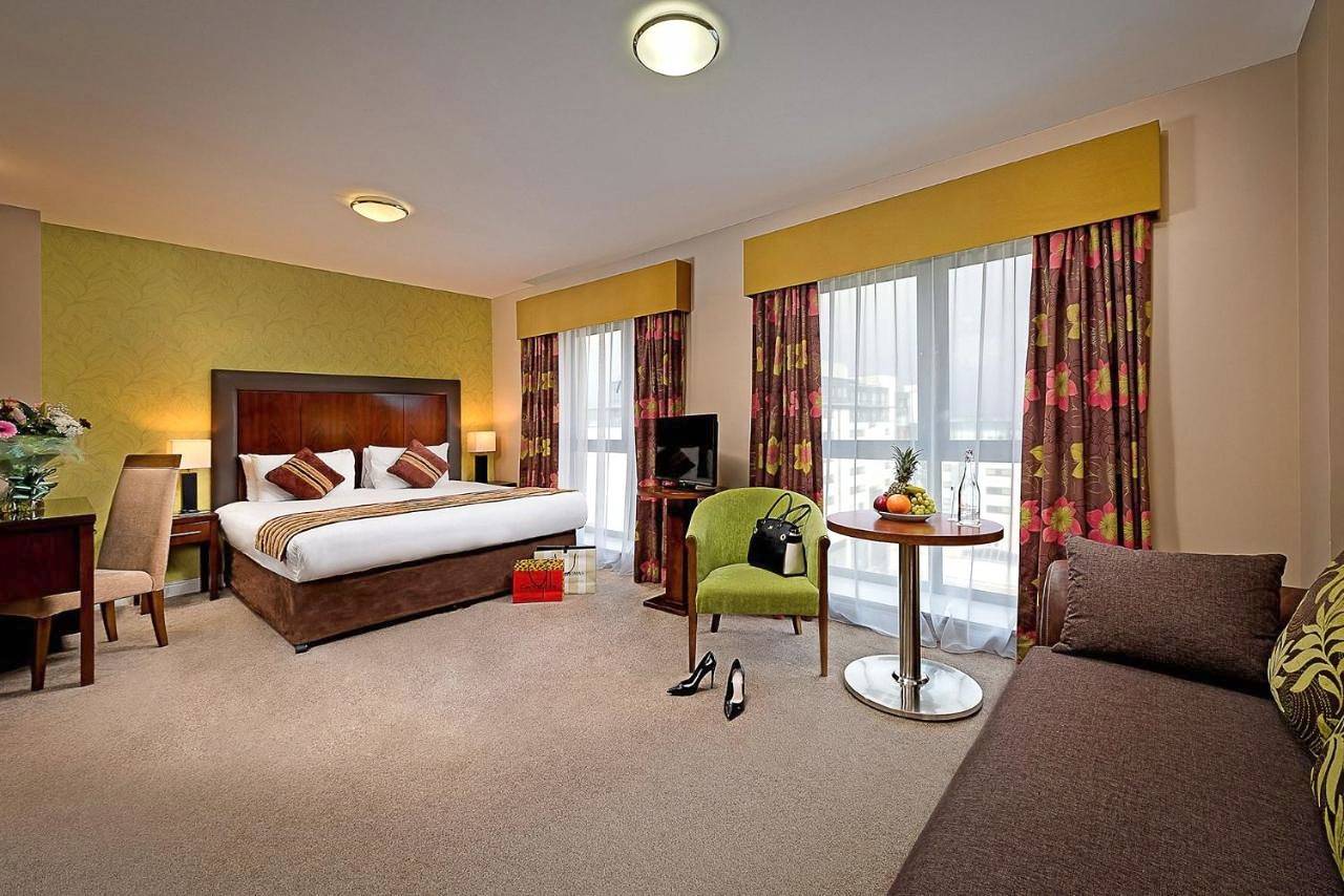 Hotel for 10 people with terrace in Limerick, County Limerick