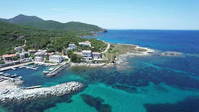 Location de vacances pour 12 personnes, avec terrasse et vue, animaux acceptés à Ersa - 4