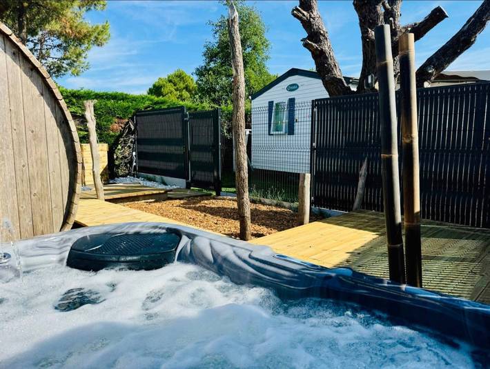 Camping pour 8 personnes, avec Jacuzzi et Jardin à Erquy