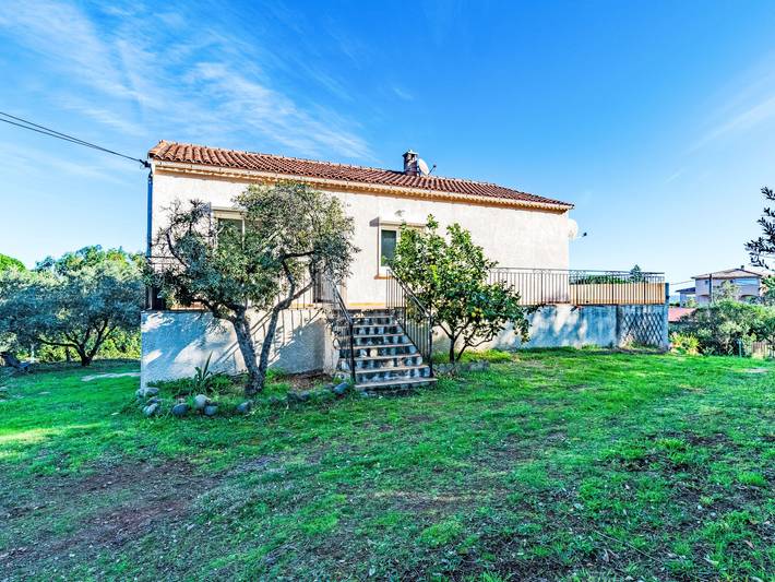Gîte pour 5 personnes, avec jardin ainsi que vue et terrasse à Sari-Solenzara - 2