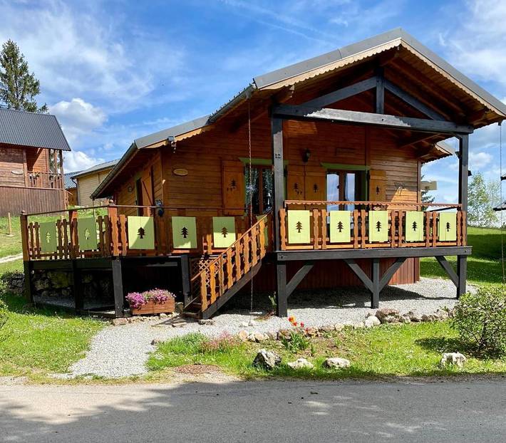 Gîte pour 6 personnes, avec Balcon et Terrasse ainsi que Piscine et Vue à Saint-Pierre (Jura)
