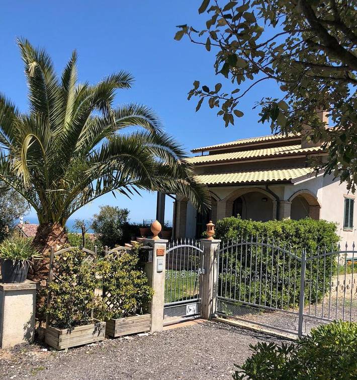 Casa vacanza per 4 persone, con Balcone e Terrazza nonché Giardino e Panorama a San Costanzo