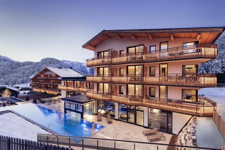 Hôtel pour 4 personnes, avec jardin ainsi que piscine et sauna, animaux acceptés