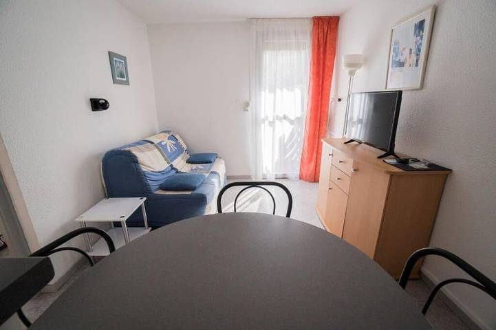 Ganze Wohnung, In Familien-Wohnviertel mit Swimmingpool in Salies-de-Béarn, Béarn