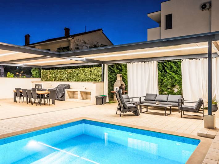 "Suzy" mit privatem Pool in Medulin Stadt, Medulin