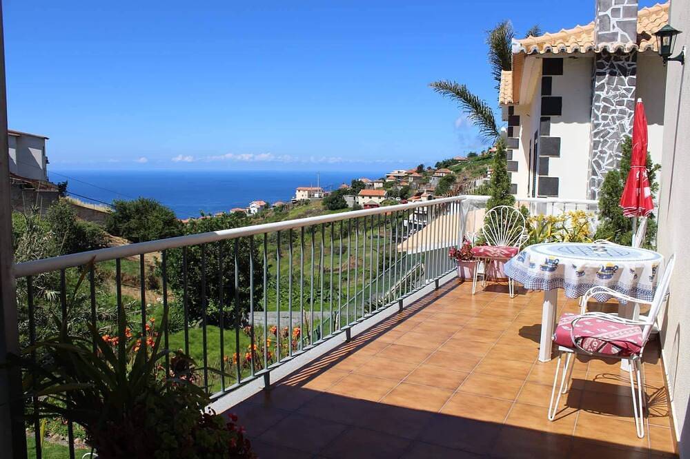 Entire apartment, Magnificent view from terrace overlooking the valley down to the sea in Estreito da Calheta, Madeira