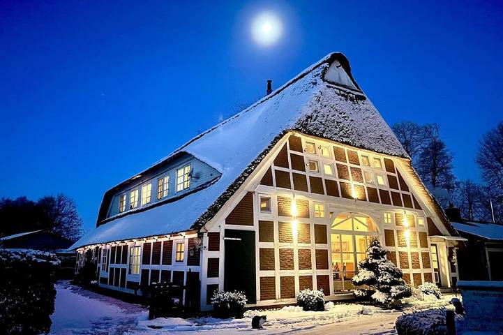 Ferienhaus für 10 Personen, mit Pool und Sauna sowie Garten in Hemmoor