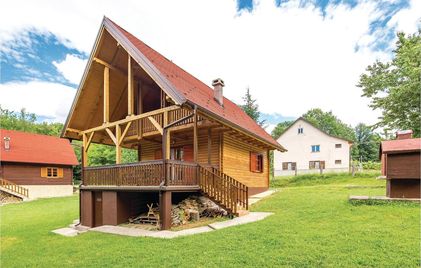 Gemütliche 1-Zimmer-Wohnung mit Terrasse und Grill in der Nähe des Flusses Lika in Gospitsch, Lika-Senj