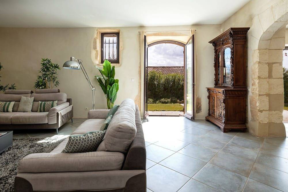 Xviiith Century fully renovated Provencal farmhouse in Maussane-les-Alpilles in Maussane-les-Alpilles, Arles region